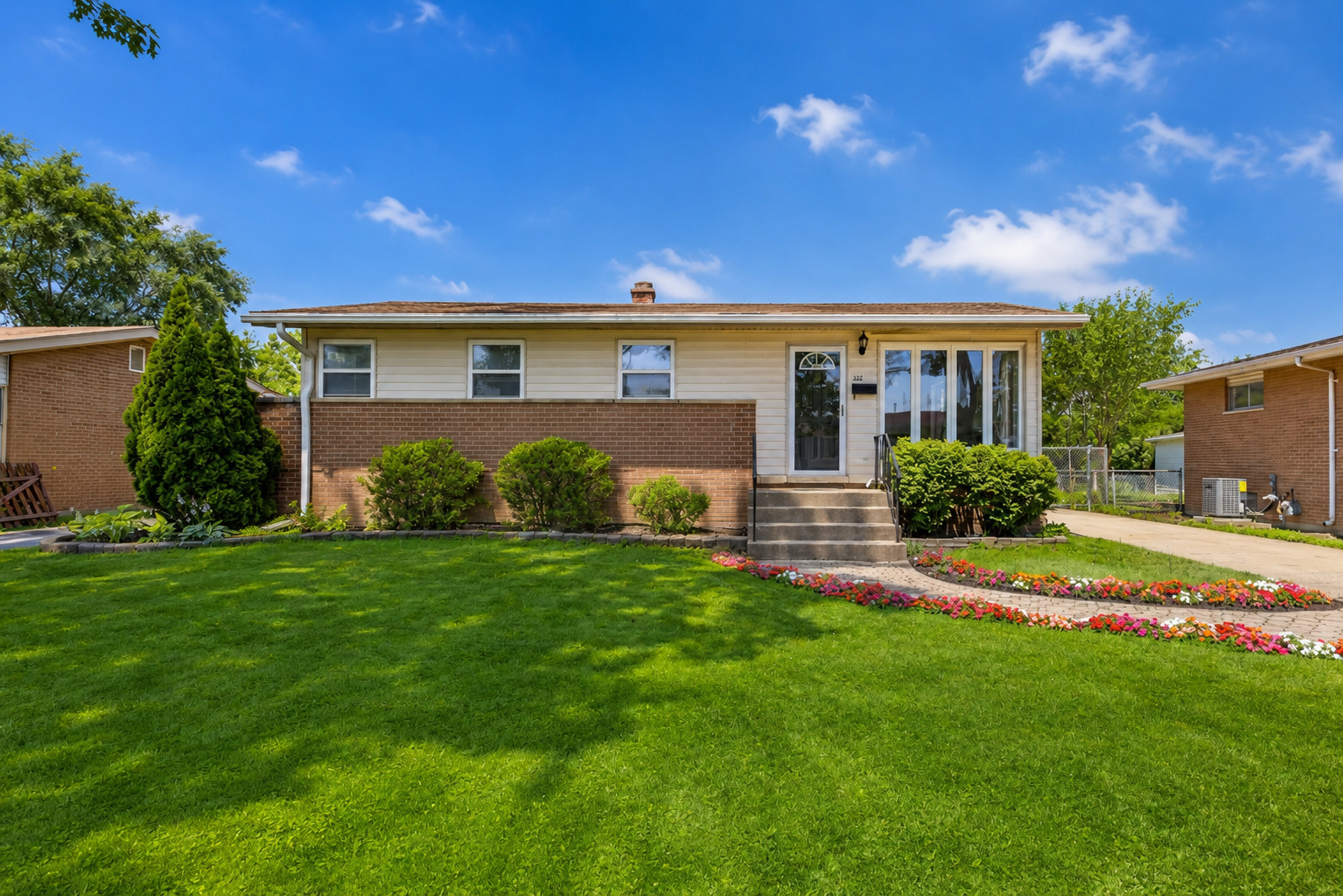 322 East Alden Drive Addison, IL 60101 - Photo 1 of 23