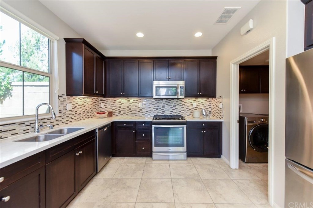 182 Bright Poppy Irvine, CA 92618 - Photo 14 of 34