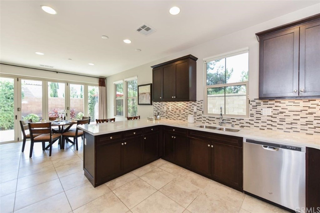 182 Bright Poppy Irvine, CA 92618 - Photo 15 of 34