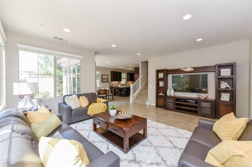 182 Bright Poppy Irvine, CA 92618 - Photo 4 of 34