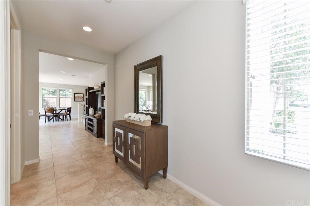 182 Bright Poppy Irvine, CA 92618 - Photo 5 of 34