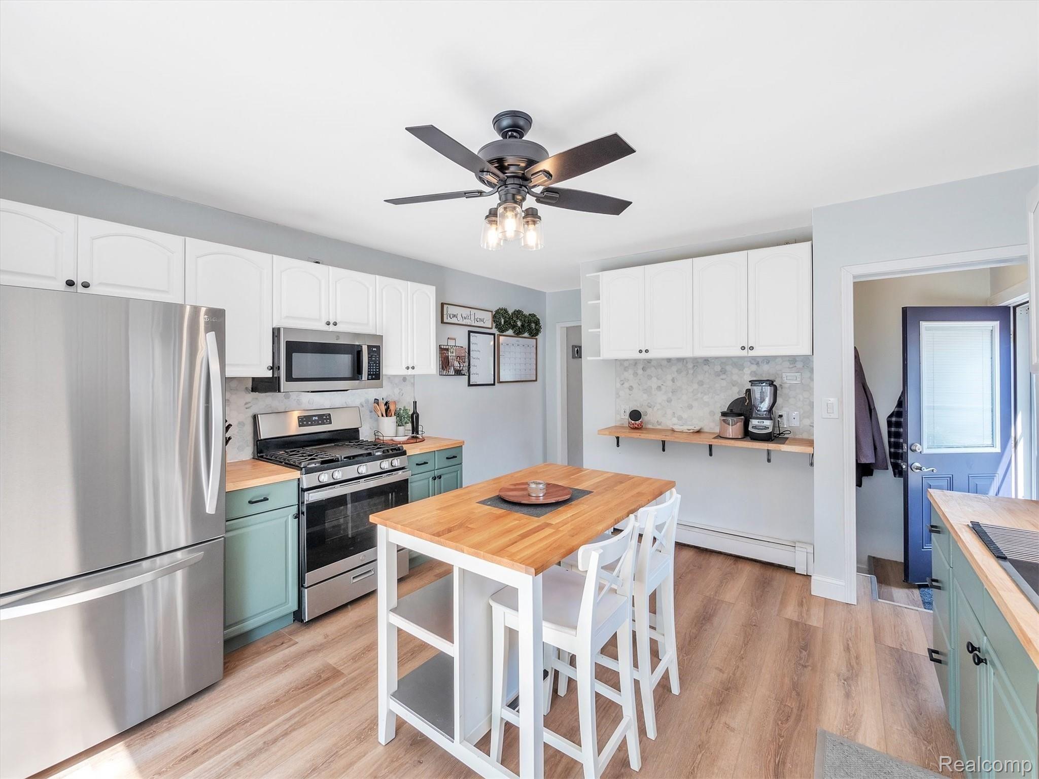 1277 Merry Road Waterford, MI 48328 - Photo 6 of 37 Updated kitchen and new appliances