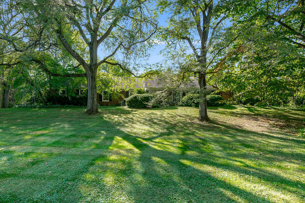 1425 Appleby Road Inverness, IL 60067 - Photo 2 of 28