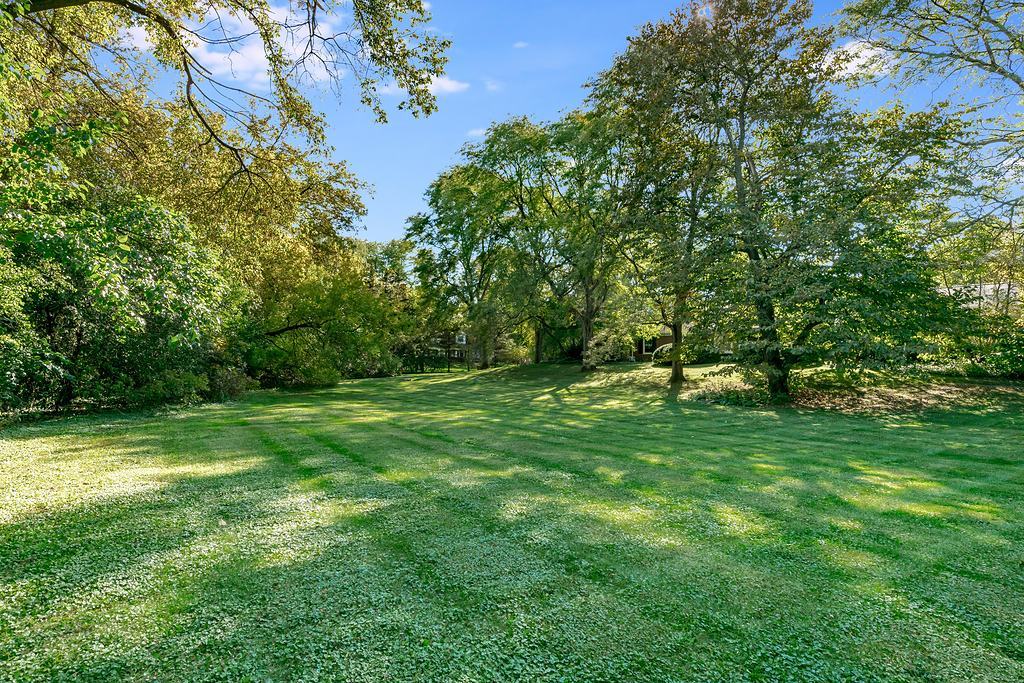 1425 Appleby Road Inverness, IL 60067 - Photo 3 of 28