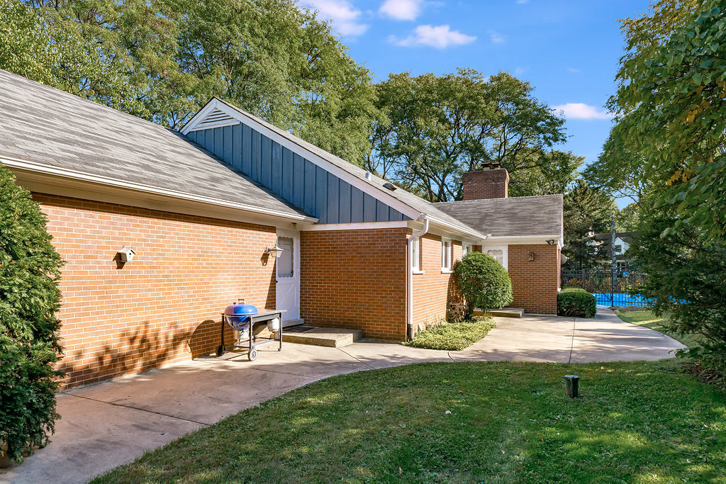 1425 Appleby Road Inverness, IL 60067 - Photo 6 of 28