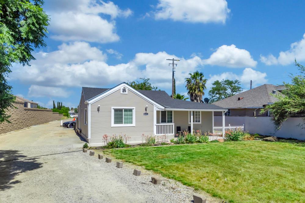 8685 East Stockton Boulevard Elk Grove, CA 95624 - Photo 19 of 29 a view of outdoor space yard and front view of a house