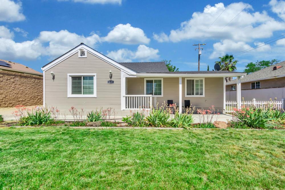8685 East Stockton Boulevard Elk Grove, CA 95624 - Photo 2 of 29 a front view of house with yard and green space