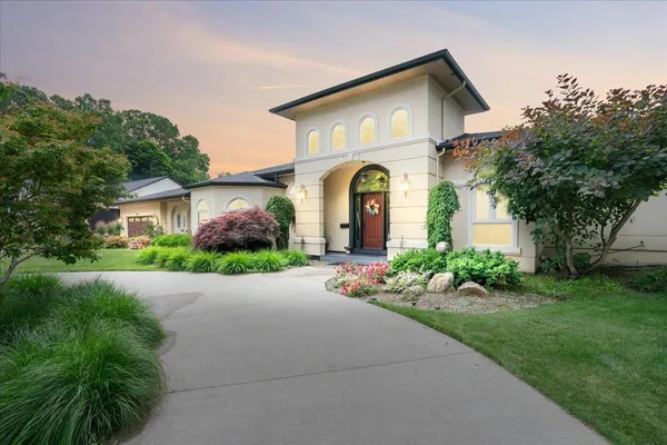 $689,000 | 415 Curwood Drive, Owosso, MI 48867