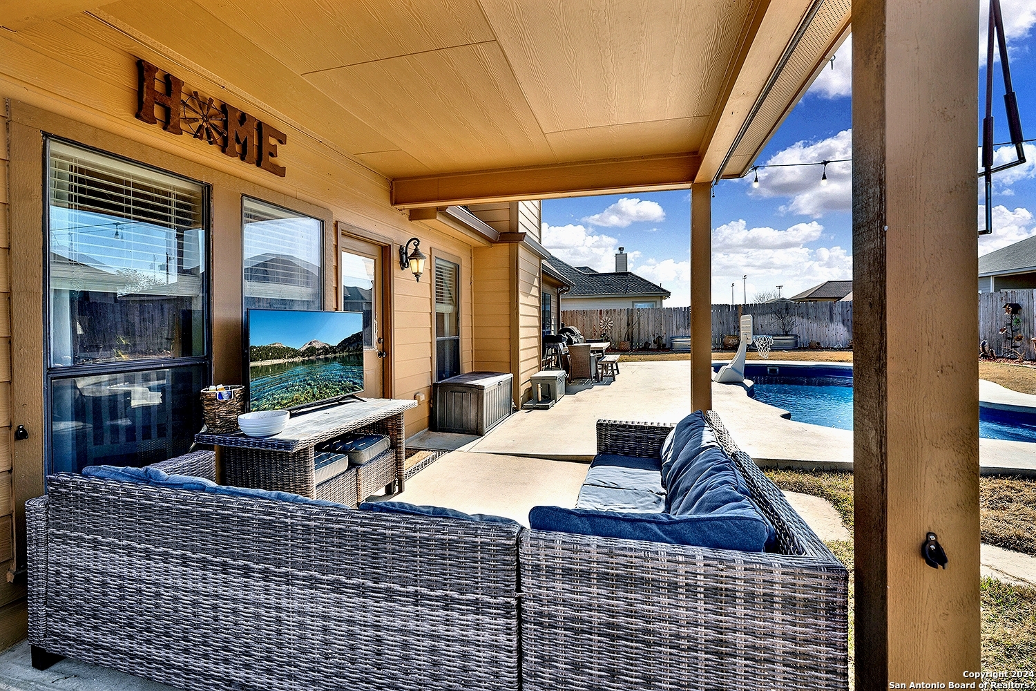 109 Park Way Poth, TX 78147 - Photo 25 of 35 a living room with furniture