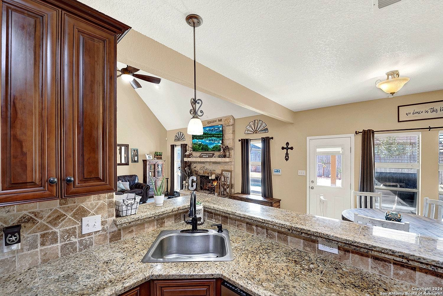 109 Park Way Poth, TX 78147 - Photo 9 of 35 a view of a living room and living room