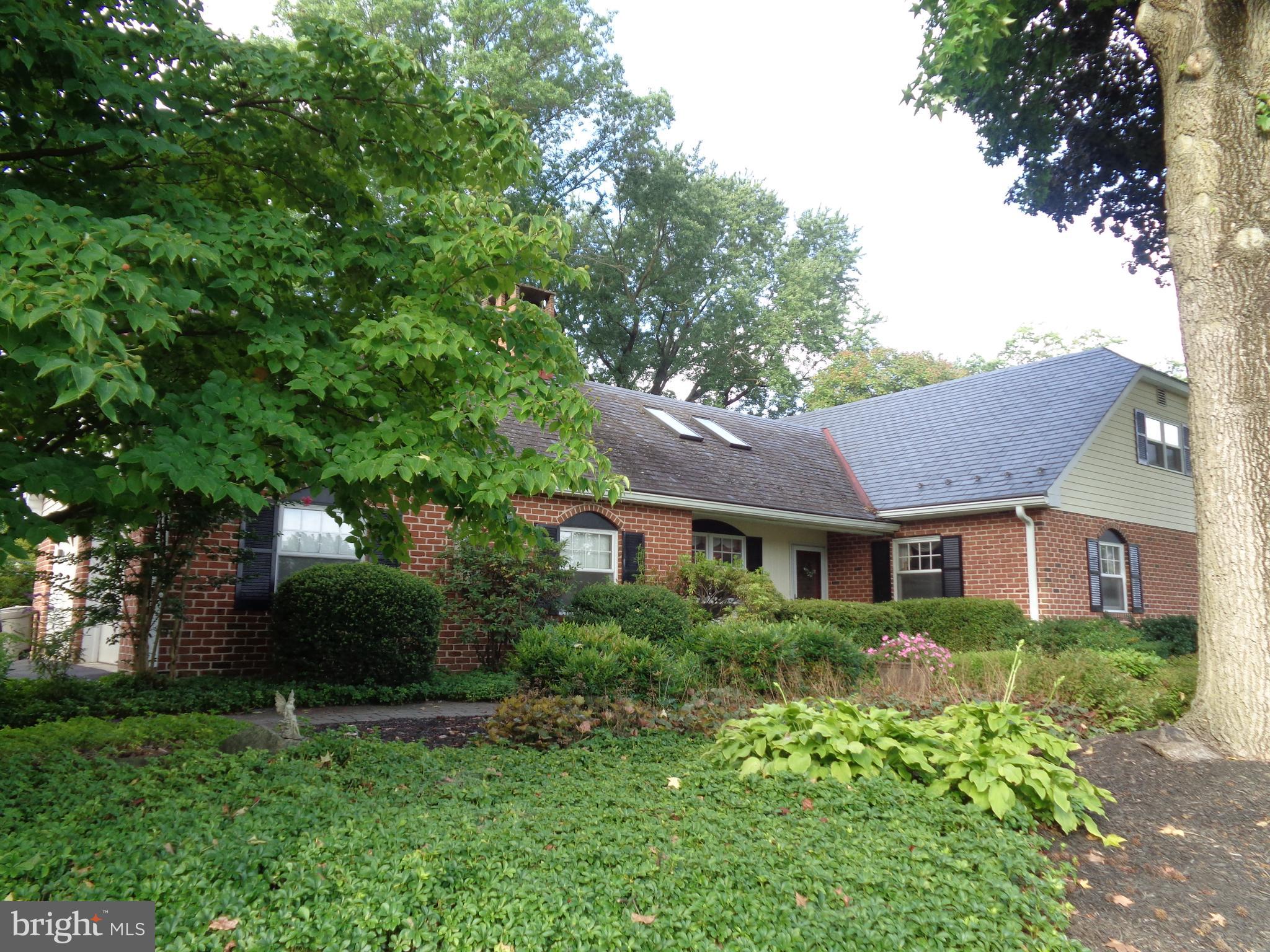 1122 Colonial Road Lancaster, PA 17603 - Photo 1 of 32 Gallery Image 1