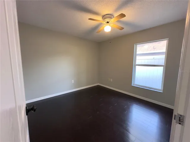 a view of a yard with a house