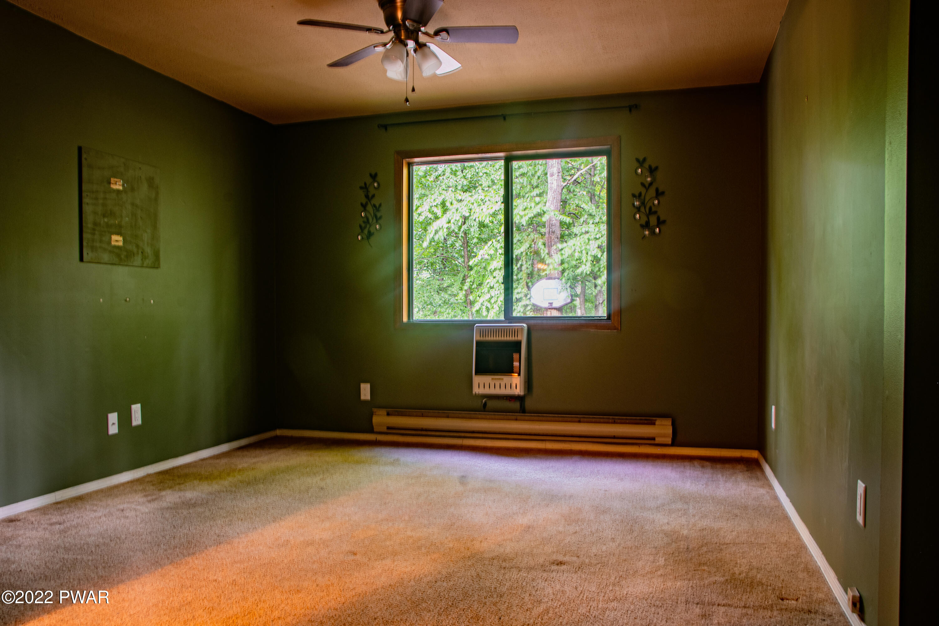 375 Mallard Lane Bushkill, PA 18324 - Photo 12 of 28 a view of a livingroom with a ceiling fan and window