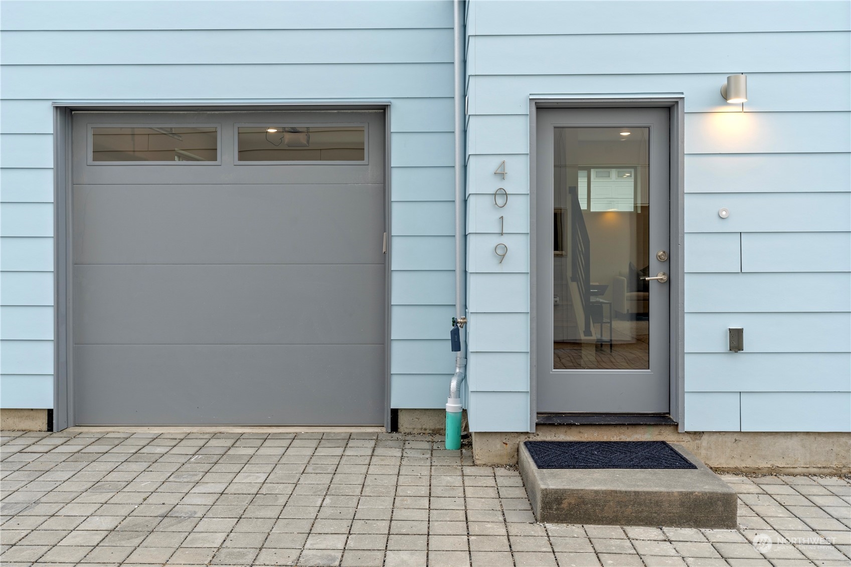 4019 51st Avenue Southwest Seattle, WA 98116 - Photo 5 of 33 a view of front door of a house