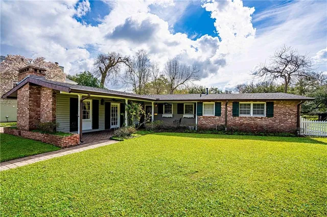 $400,000 | 117 East Henfer Avenue, River Ridge, LA 70123