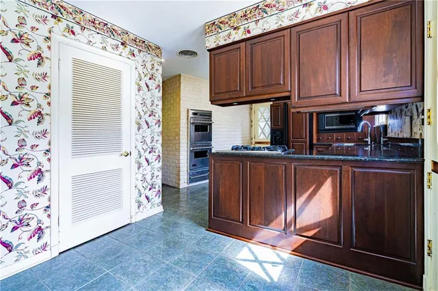 $400,000 | 117 East Henfer Avenue, River Ridge, LA 70123