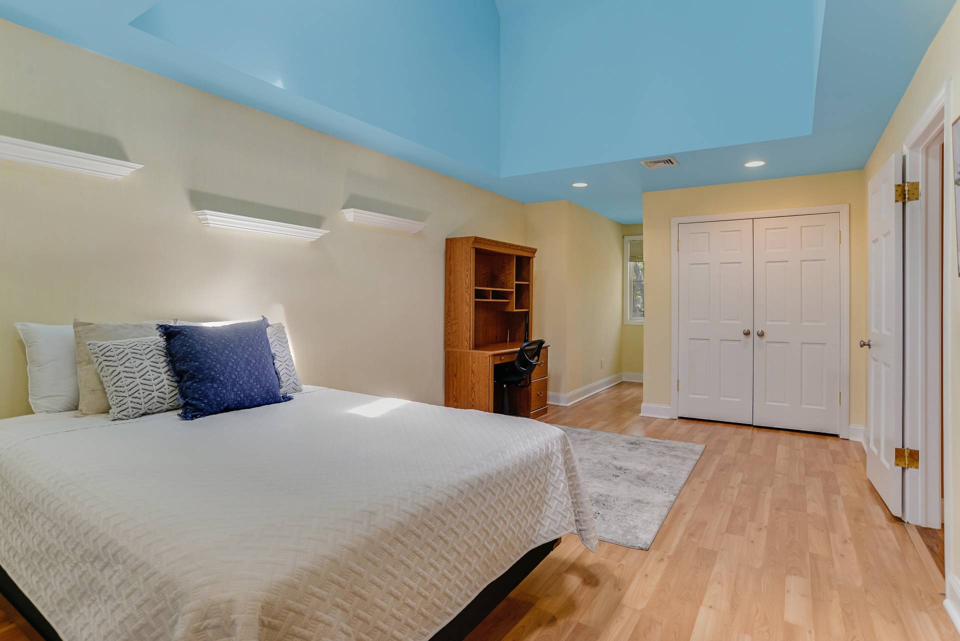 49 Bridle Path Westhampton Beach, NY 11978 - Photo 23 of 37 a large bedroom with a bed and a dresser