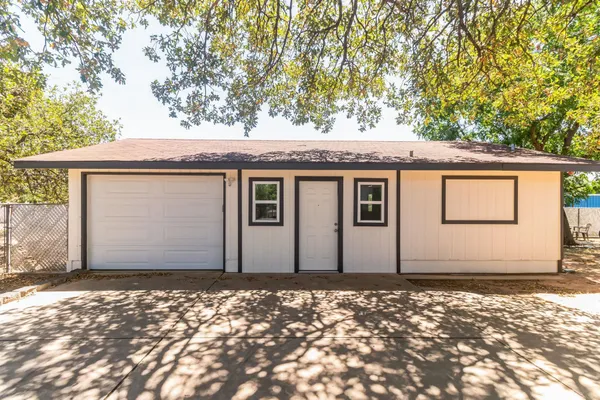 $1,250 | 124 East Castlebriar Drive, Granite Shoals, TX 78654