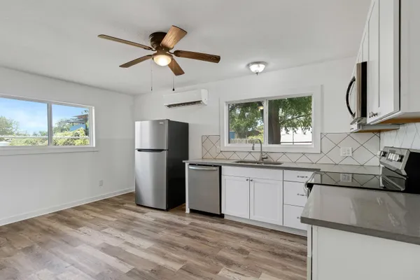 $1,250 | 124 East Castlebriar Drive, Granite Shoals, TX 78654