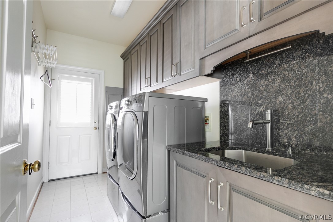 1931 Thornleigh Road Midlothian, VA 23113 - Photo 15 of 46 a bathroom with a granite countertop sink and a mirror