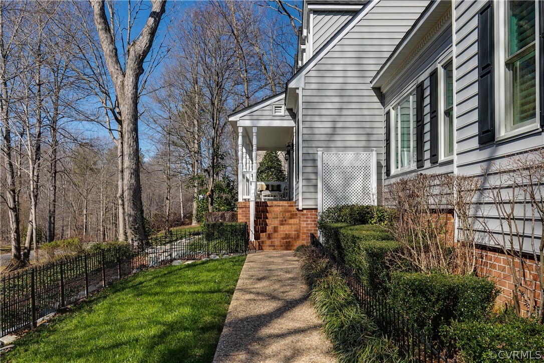 1931 Thornleigh Road Midlothian, VA 23113 - Photo 3 of 46 a front view of a house with garden