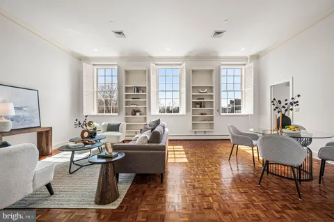 $995,000 | 225 South 4th Street, Unit 301, Philadelphia, PA 19106