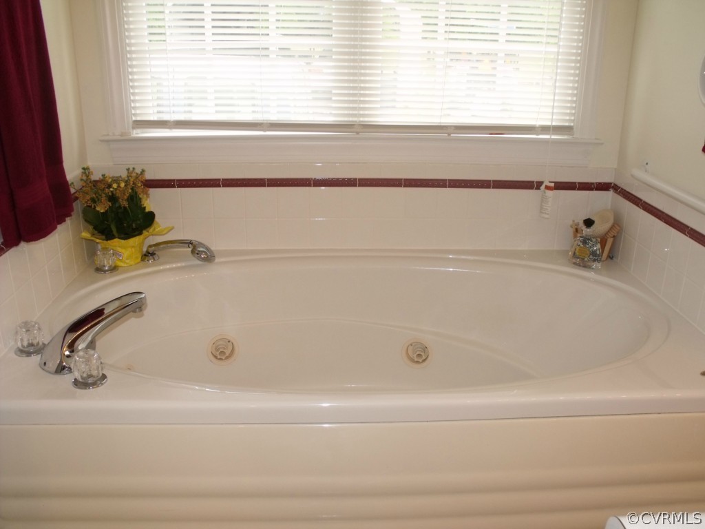 9811 Taylor Road Chesterfield, VA 23838 - Photo 22 of 24 a bathroom with a bathtub