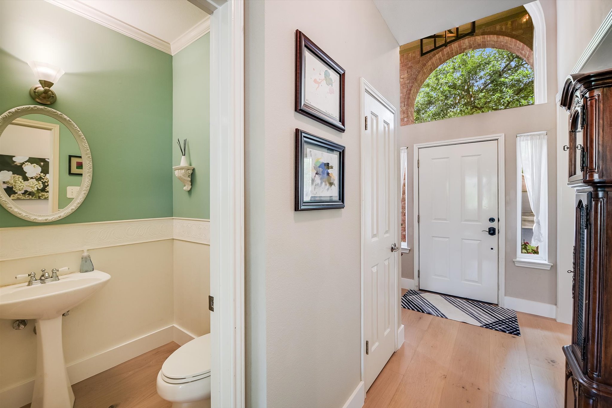 6456 Ruxton Lane Austin, TX 78749 - Photo 3 of 30 Enter into a bright entryway with high ceilings and a convenient powder room.