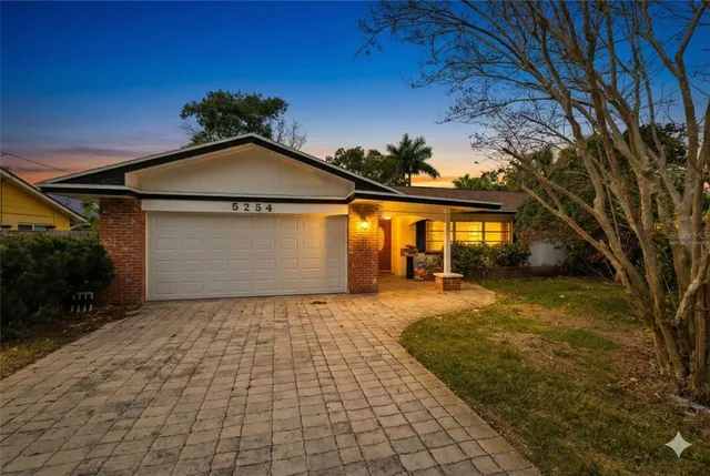 $450,000 | 5254 Venetian Boulevard Northeast, St. Petersburg, FL 33703