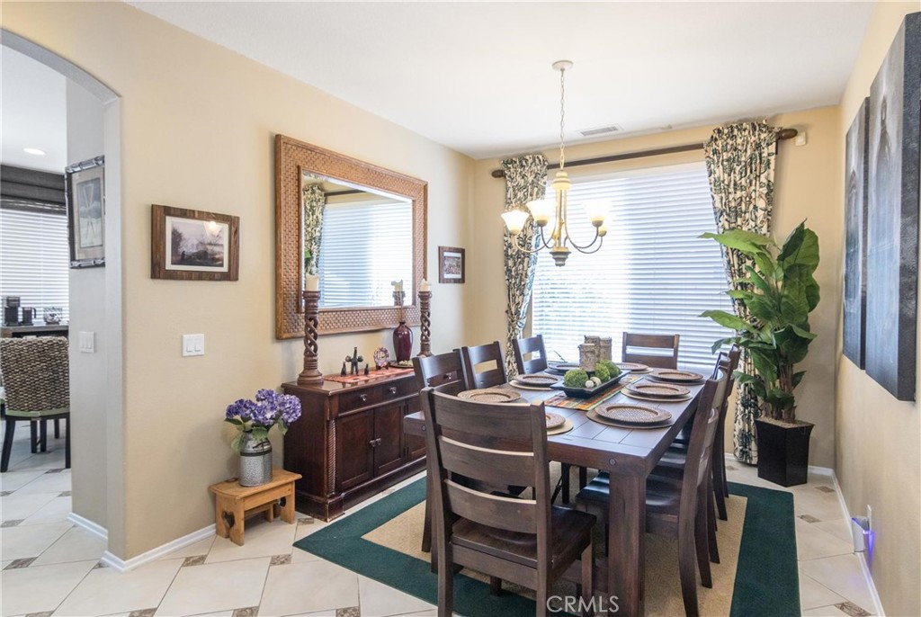 28318 Santa Catarina Road Saugus, CA 91350 - Photo 10 of 32 Dining room