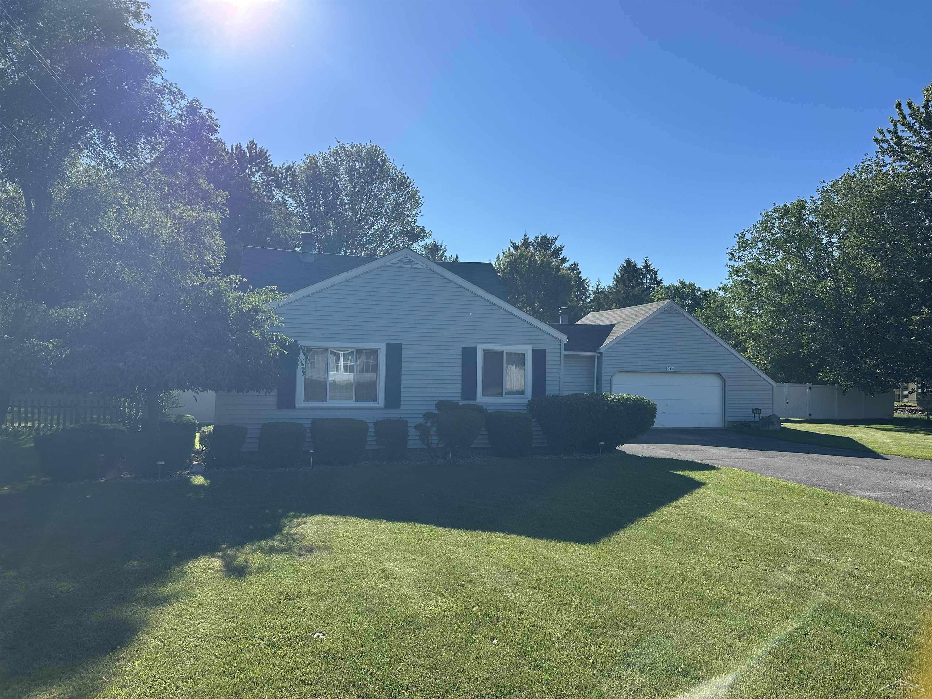 214 North Hemlock Road Hemlock, MI 48626 - Photo 4 of 40