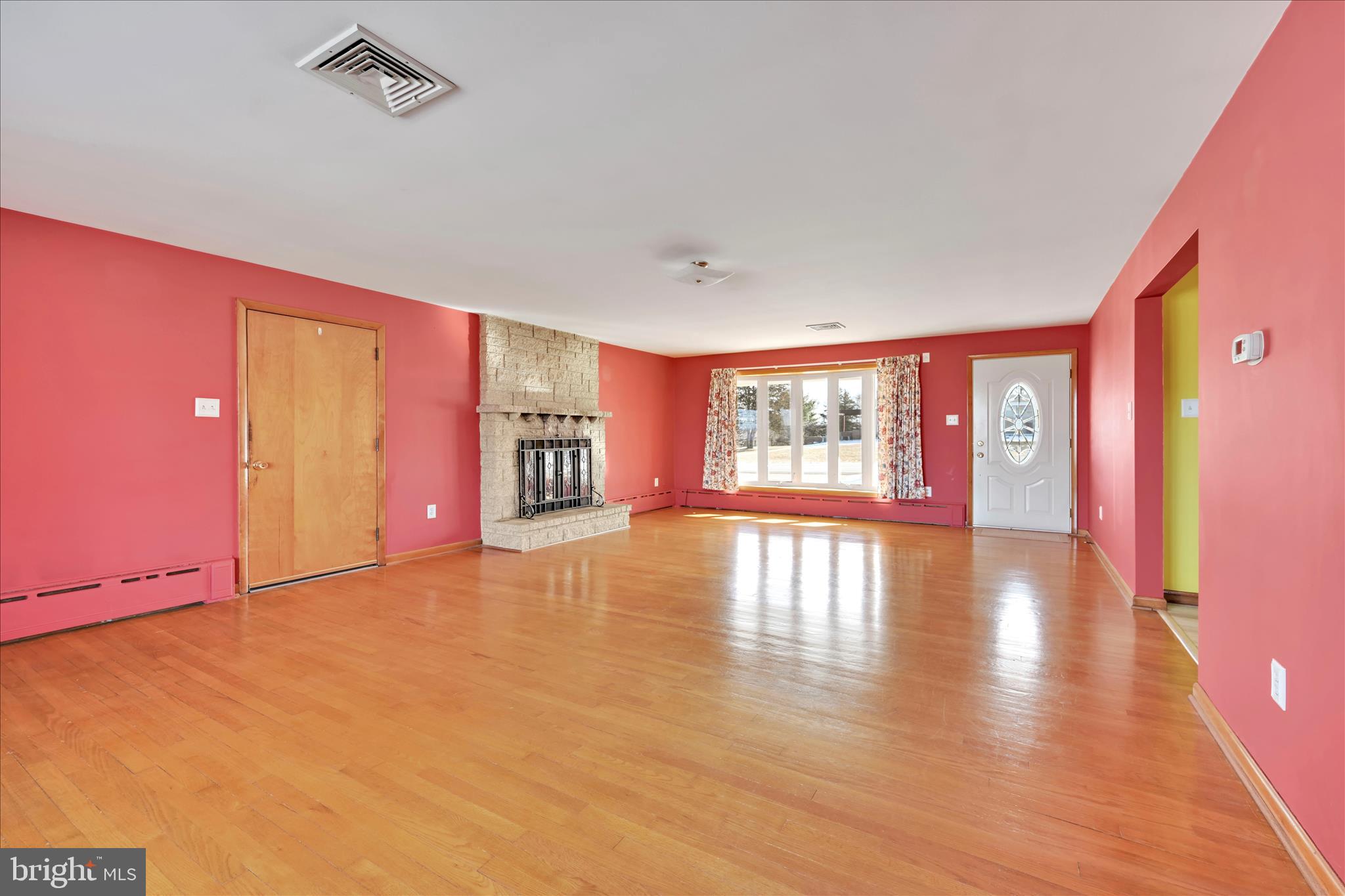 263 Eisenhower Road Palmyra, PA 17078 - Photo 11 of 33 Living Area