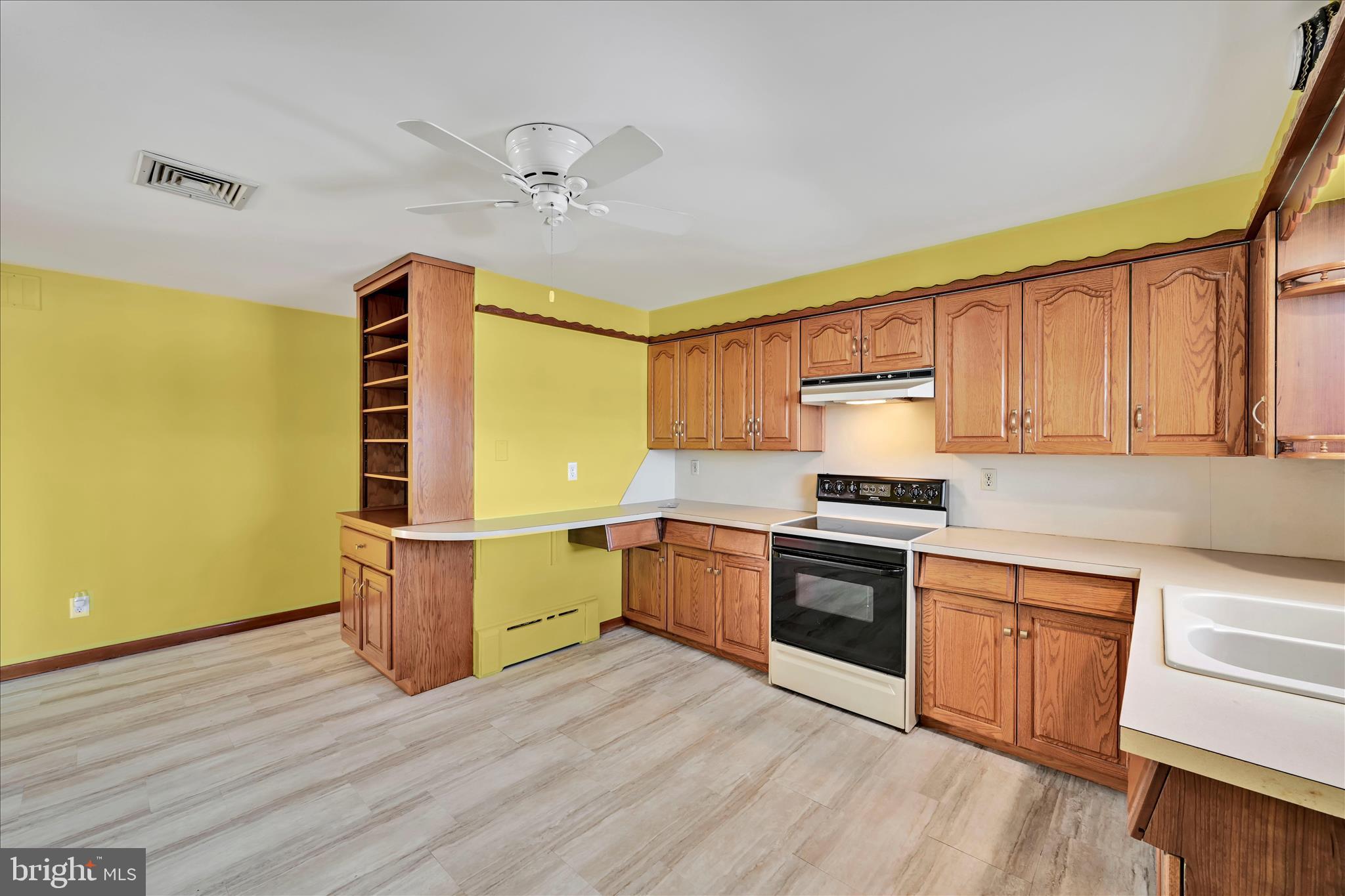 263 Eisenhower Road Palmyra, PA 17078 - Photo 19 of 33 Kitchen