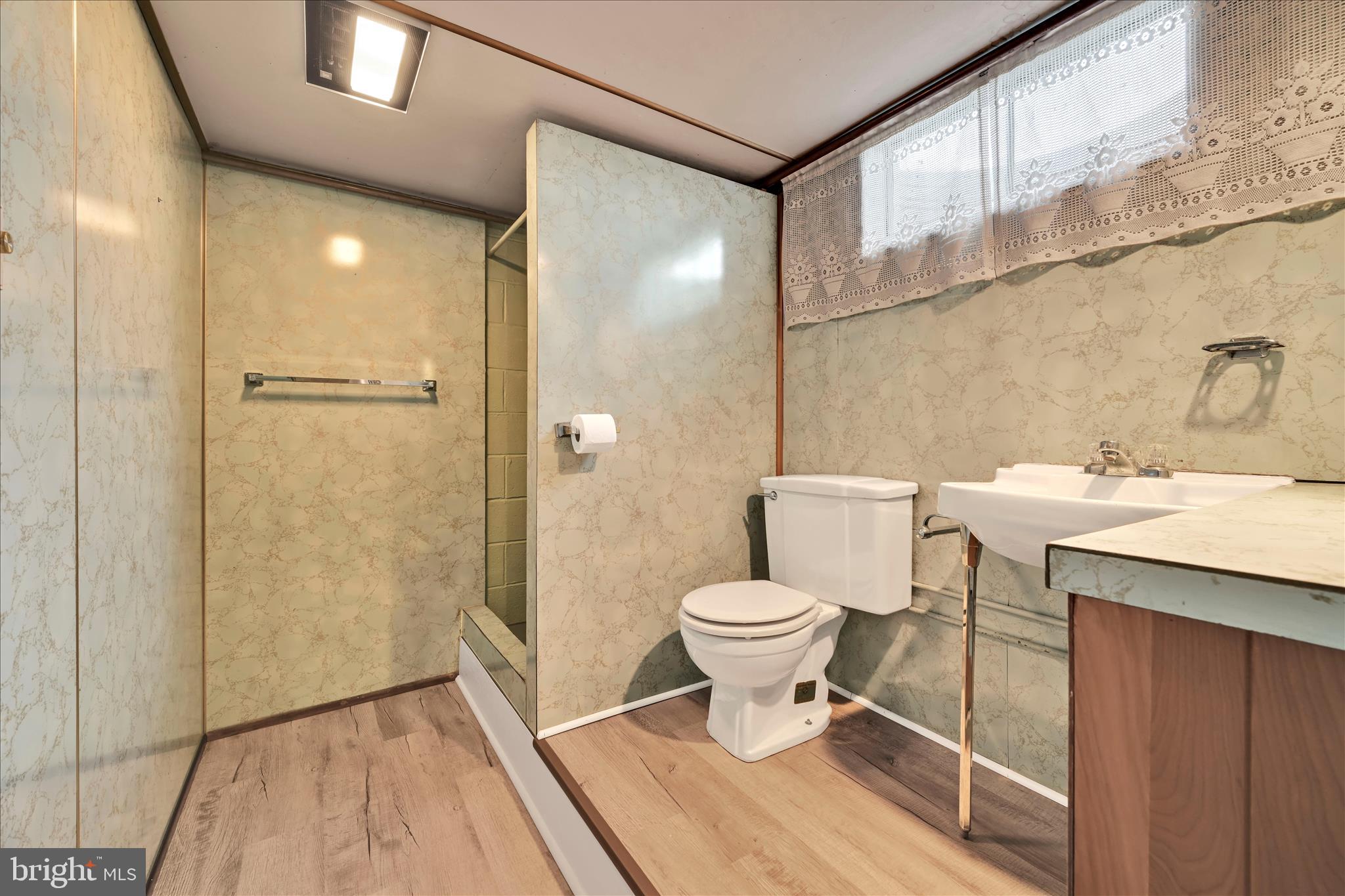 263 Eisenhower Road Palmyra, PA 17078 - Photo 29 of 33 Bathroom