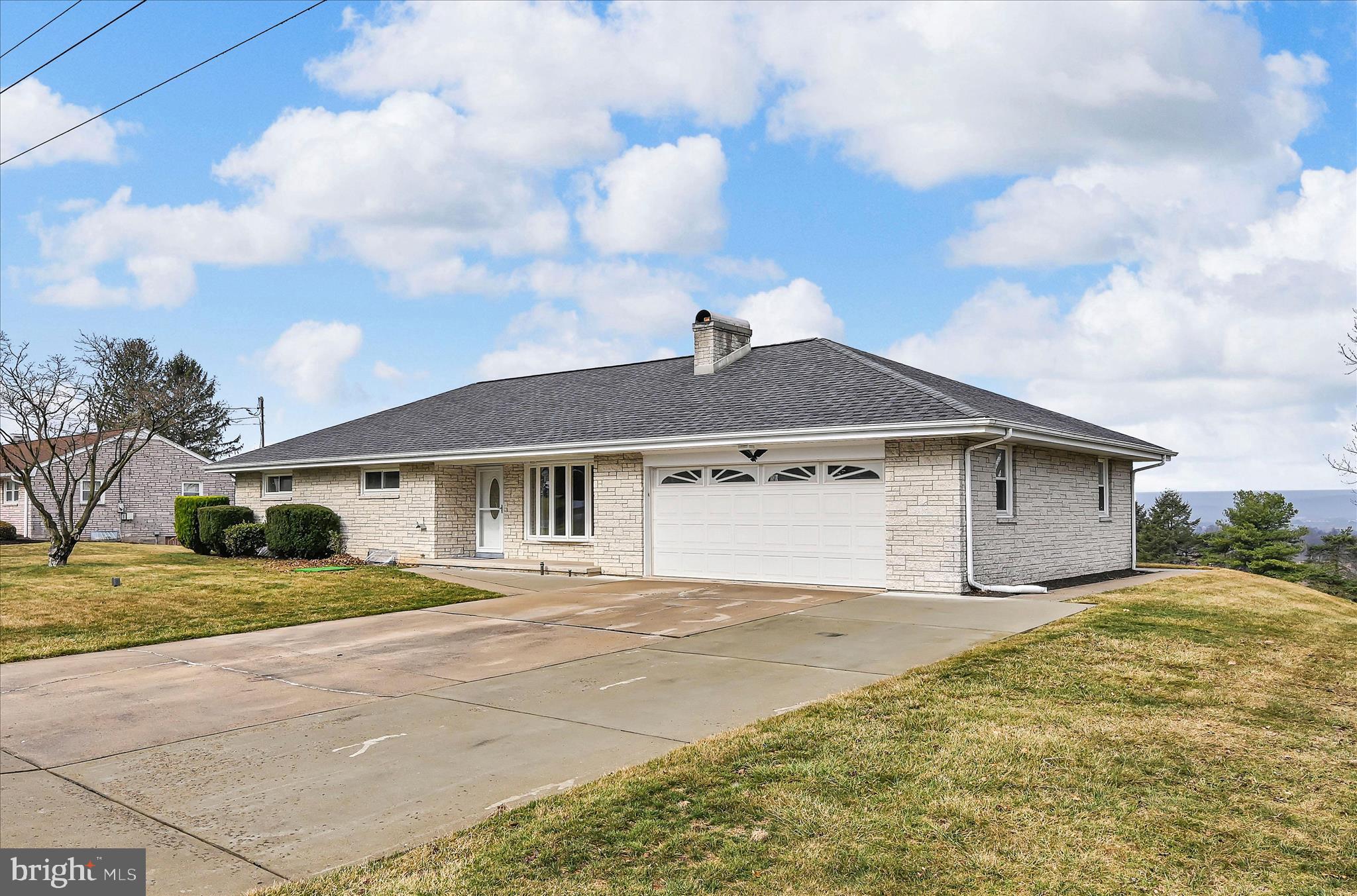 263 Eisenhower Road Palmyra, PA 17078 - Photo 3 of 28 Exterior Front
