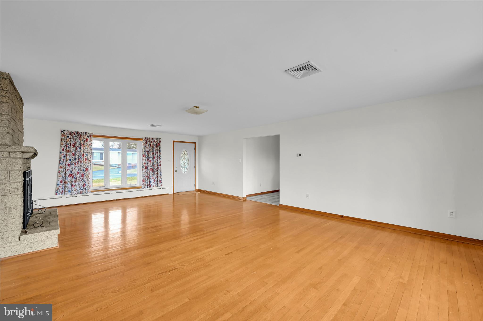 263 Eisenhower Road Palmyra, PA 17078 - Photo 9 of 28 Living Area
