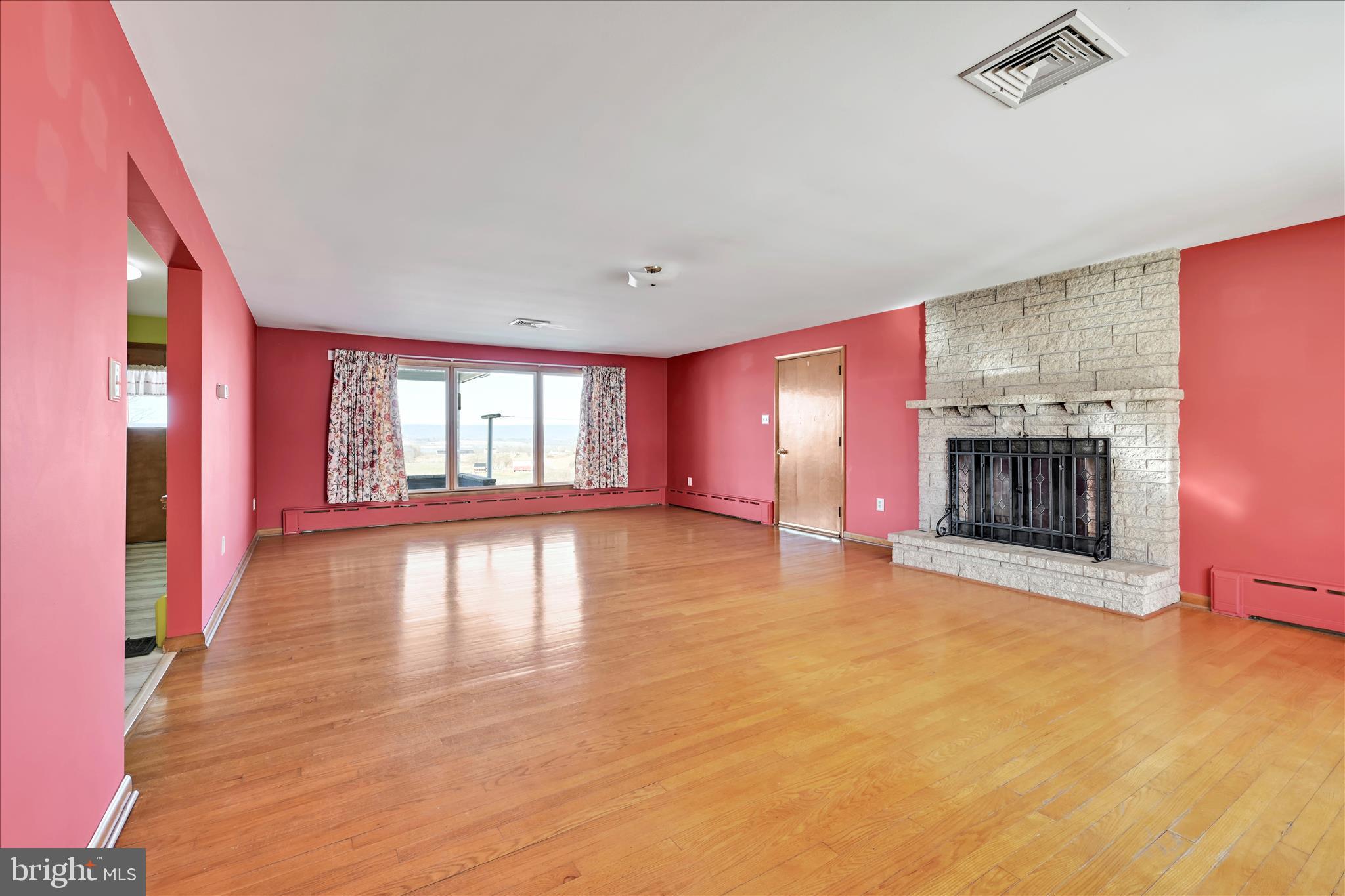 263 Eisenhower Road Palmyra, PA 17078 - Photo 10 of 33 Living Area