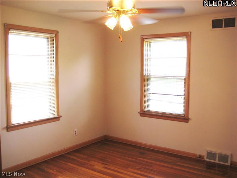 2441 Saybrook Road Cleveland, OH 44118 - Photo 14 of 17