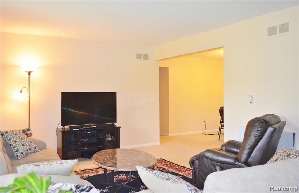 29602 Middlebelt Road, Unit 2801 Farmington Hills, MI 48334 - Photo 4 of 42