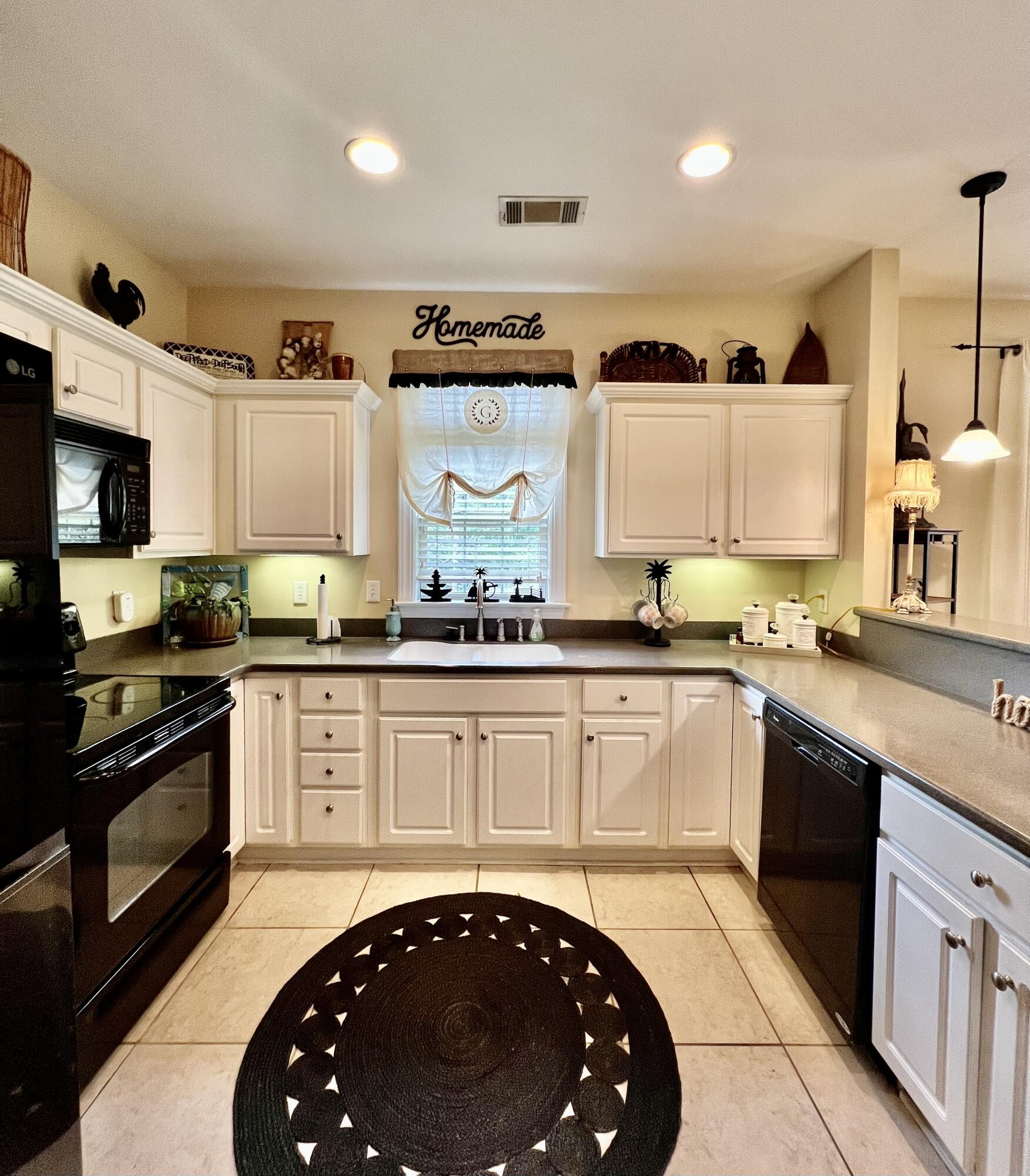 121 Ballard Lane Santee, SC 29142 - Photo 4 of 35