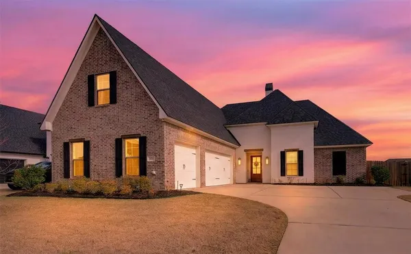 $585,000 | 168 North Canal Drive, Bossier City, LA 71111