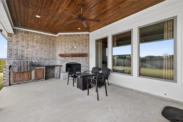 $585,000 | 168 North Canal Drive, Bossier City, LA 71111