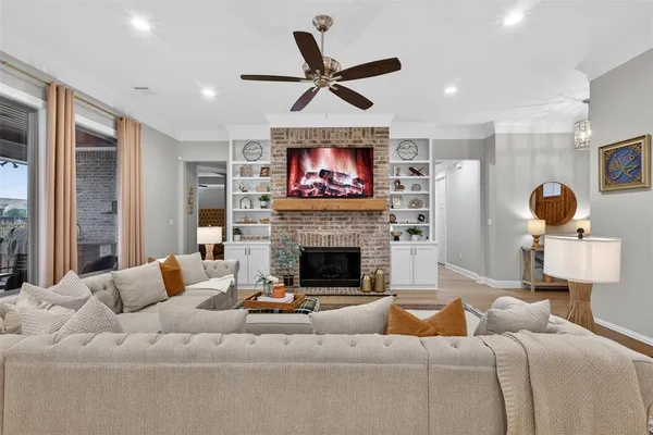 $585,000 | 168 North Canal Drive, Bossier City, LA 71111