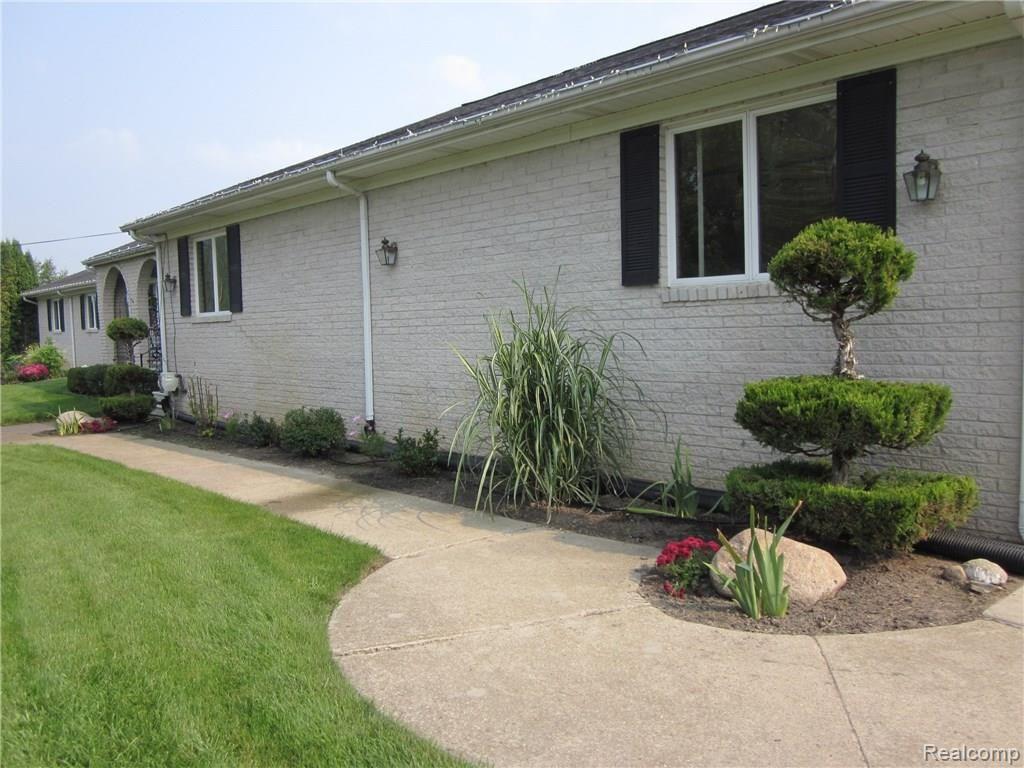 1596 Rulane Drive Lapeer, MI 48446 - Photo 3 of 27 IMG_1857.JPG