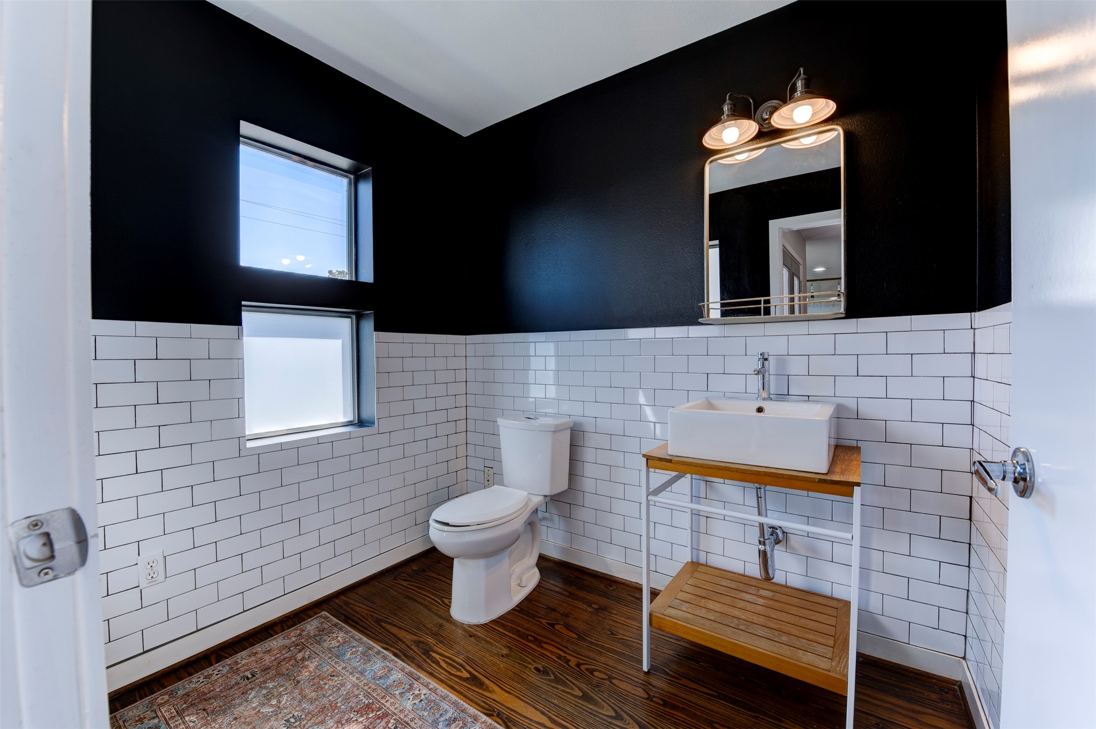 3050 Commerce Street Houston, TX 77003 - Photo 10 of 33 a bathroom with a toilet sink and mirror