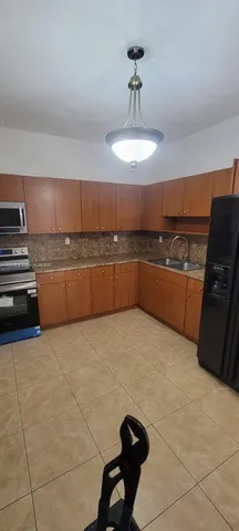 $2,300 | 375 East 14th Street, Unit 377, Hialeah, FL 33010