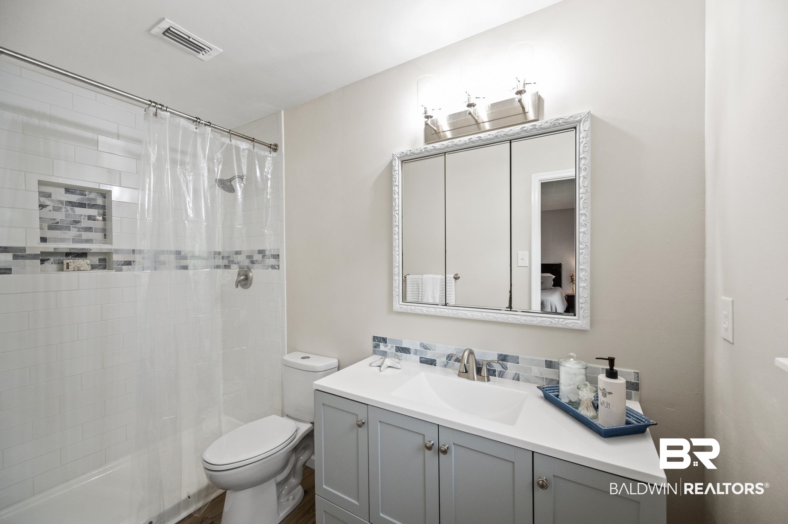 6012 Booker Circle Mobile, AL 36693 - Photo 21 of 34 Master Bath