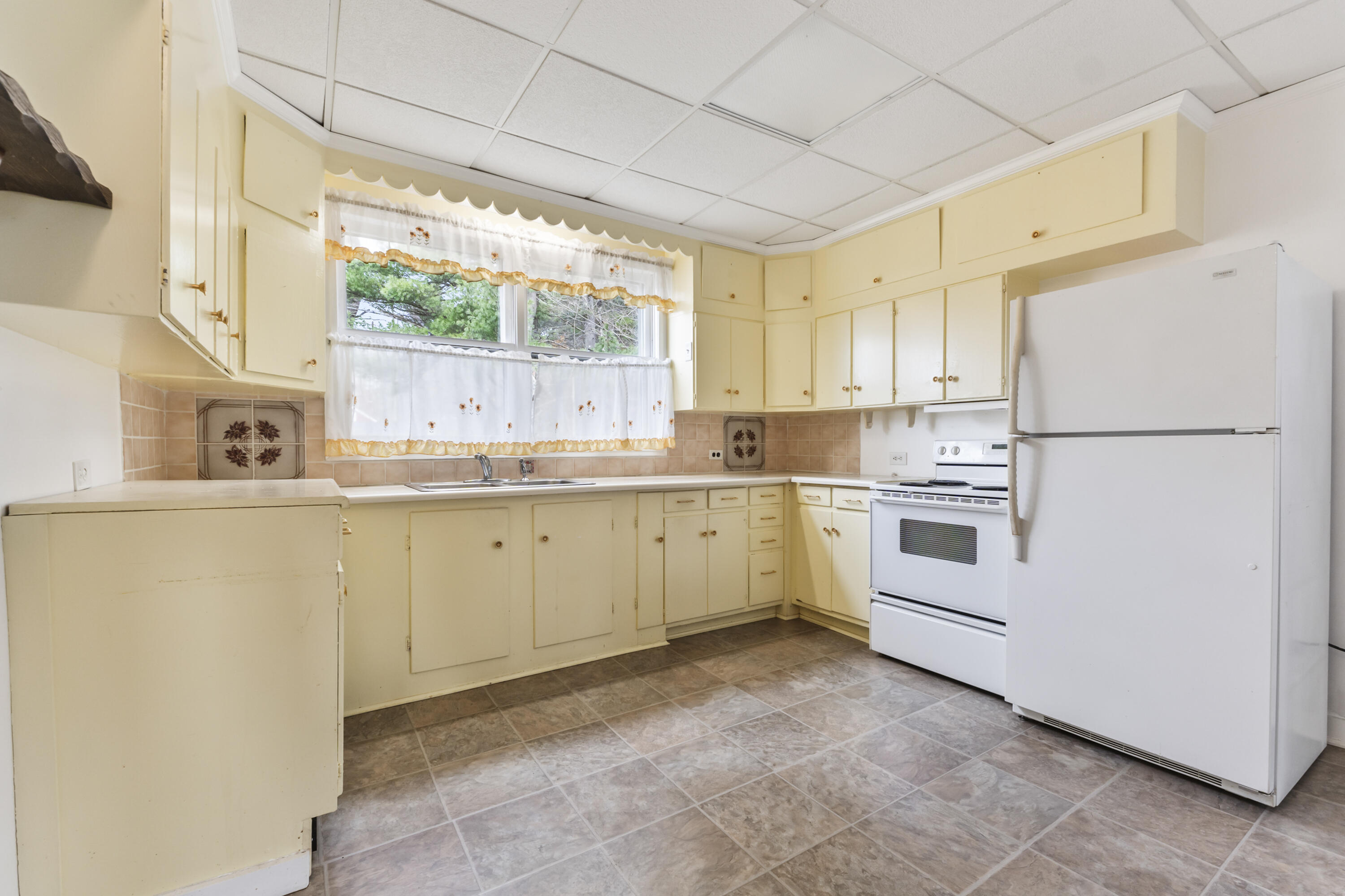730 Beech Hill Road Auburn, ME 04210 - Photo 12 of 95 Kitchen