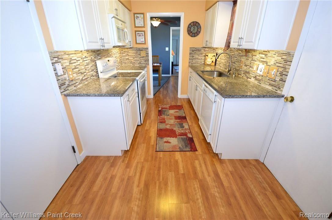 263 Booth Road Troy, MI 48085 - Photo 14 of 67 DSC_1337.JPG