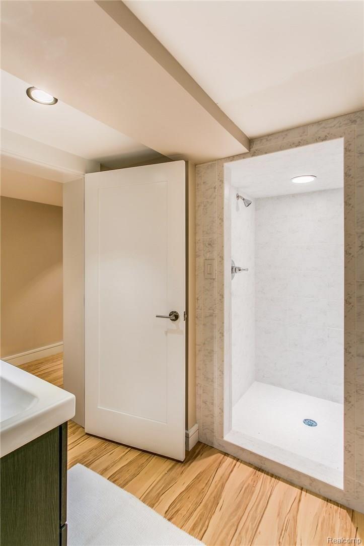 5020 Lakeshore Road Fort Gratiot, MI 48059 - Photo 33 of 47 5020 Lakeshore Interior-28.JPG